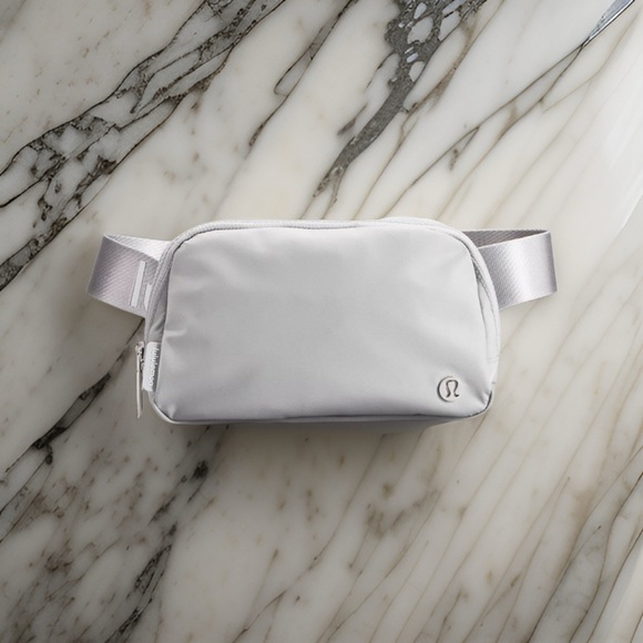 Lululemon Everywhere Belt Bag Silver Drop/white Wordmark Brand New - Picture 10 of 10